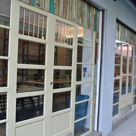 Bobooks Hostel Chiayi City Exterior photo