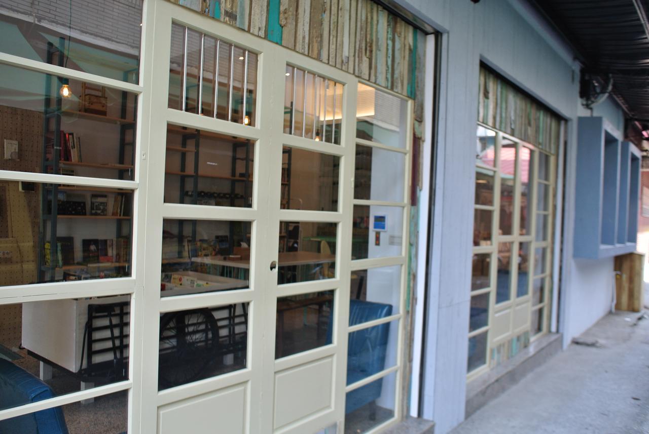 Bobooks Hostel Chiayi City Exterior photo